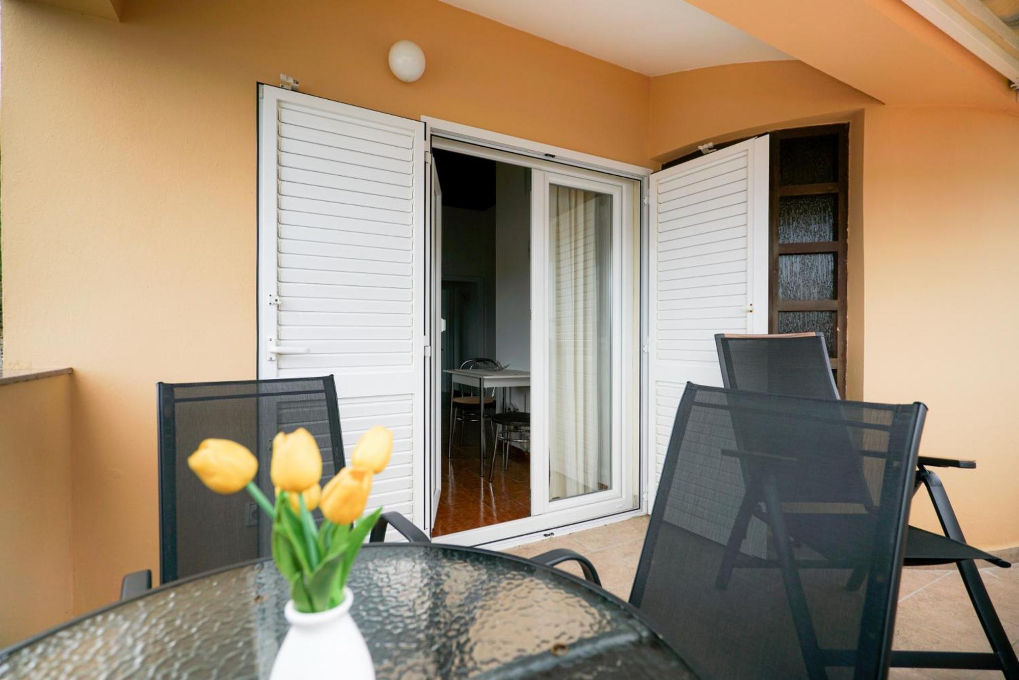 Apartments Osljak Preko Dış mekan fotoğraf
